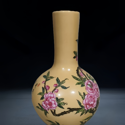 乾隆年制粉彩花卉纹天球瓶