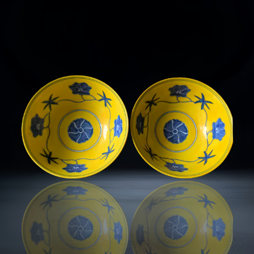 【余松拍】黄地青花缠枝花卉纹高足碗(一对,“大明成化年制” 款)