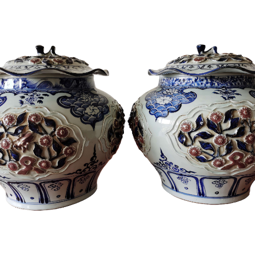 青花釉里红堆塑花卉纹荷叶盖罐（一对）