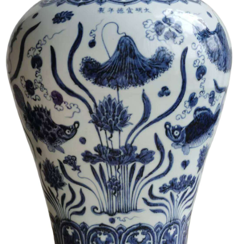 青花鱼藻纹梅瓶