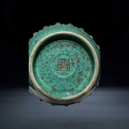 【冯恒安】清代乾隆年制的炉钧釉镂空天球瓶