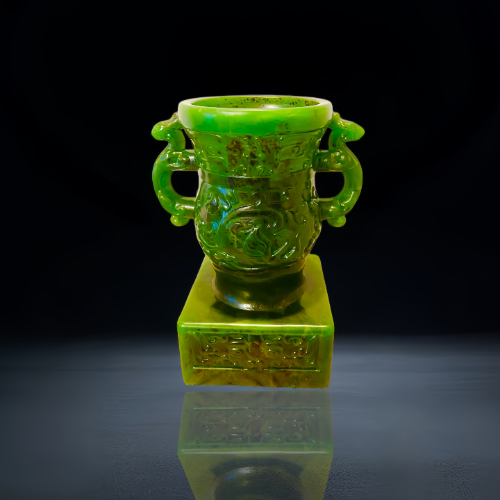 【黄世平】碧玉雕双兽耳纹座杯