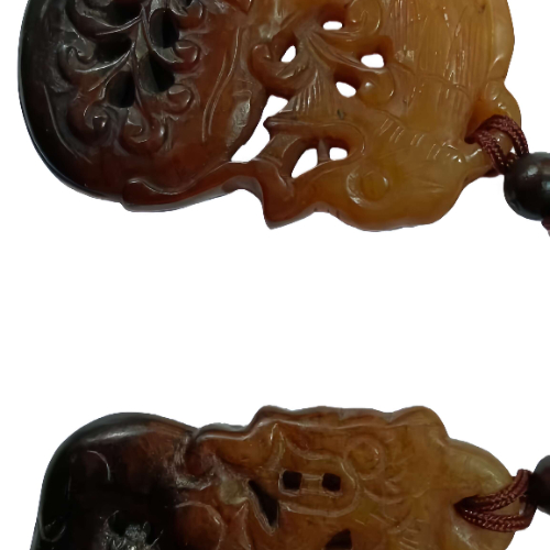 红翡镂雕龙凤纹玉佩